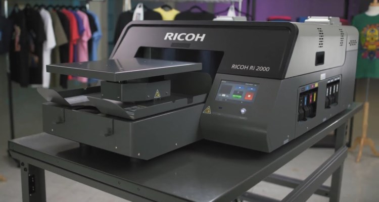 Ricoh presenta una nueva impresora textil que multiplica la productividad -  Prensario Tila