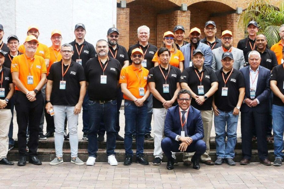 Vicepresidentes globales y directivos regionales de SonicWall junto a los principales socios de negocios.