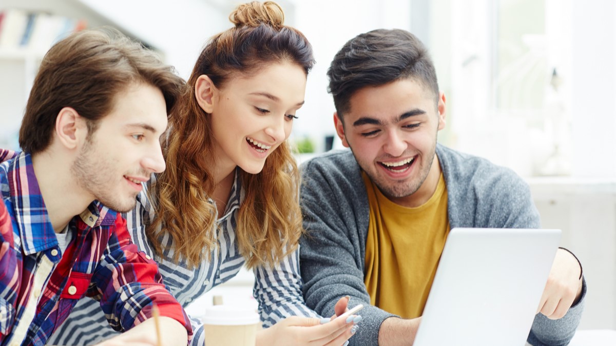 Campuslands y el SENA se unen a los programas experimentales globales para ayudar a los estudiantes colombianos en la transición a la fuerza laboral de la tecnología y la nube.