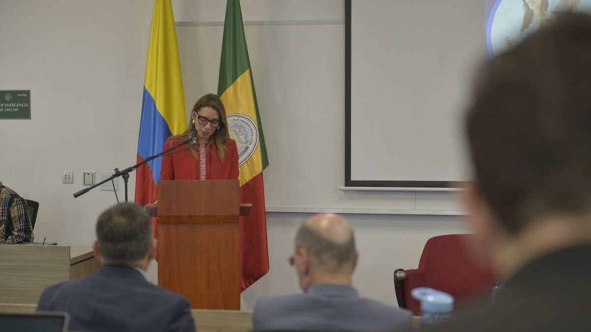 Colombia debate el futuro digital con regulaciones