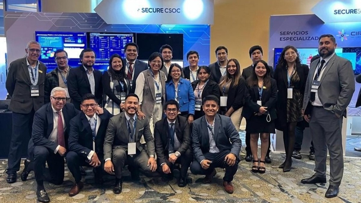 Centro de Excelencia en Ciberseguridad –CIBERSOC de GTD- encabezados por Juan
Carlos Beltrán, Chief Technology Office; Luis Sánchez, gerente Cibersoc LATAM; y Garleth
Espinoza, PMP - gestión de Proyectos. Fortaleciendo el compromiso con la seguridad cibernética en la región.