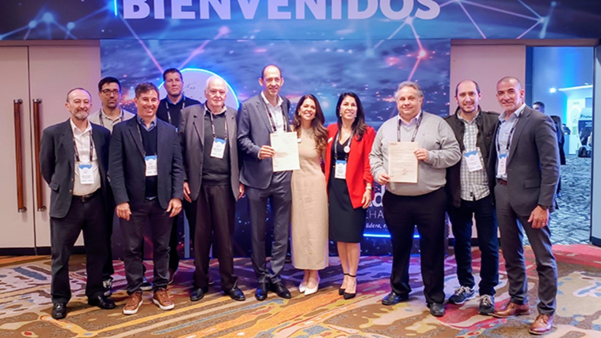 Autoridades y representantes de FBA LATAM y del Chapter CALA de la SCTE: Marcelo Vaisman, Gerardo García, Alejo Smirnoff, Christopher Hornsby, Roberto López, Christian Steube, Liza Poe, Gustavo Colly y Neftali Usabal.