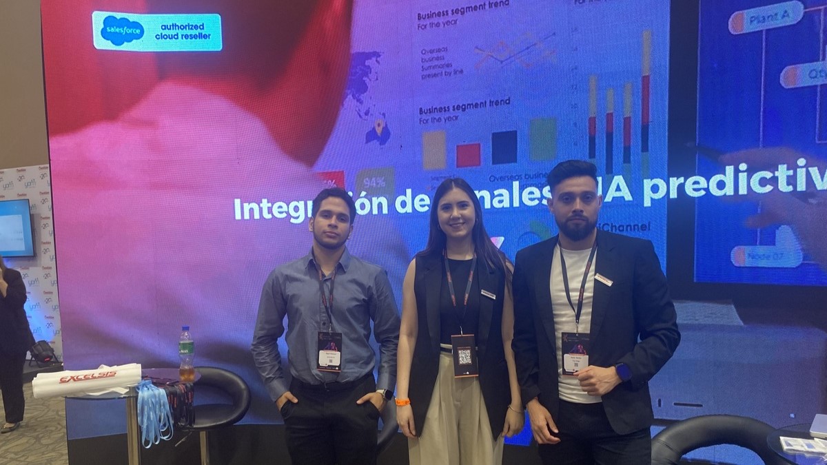Néstor Benítez, consultor Funcional de CRM de True Things junto al equipo de Excelsis: Alexandra Servian, Project Manager; y Miguel Villamayor, experto en CRM. La marca comercializa las soluciones de Salesforce en Paraguay.
