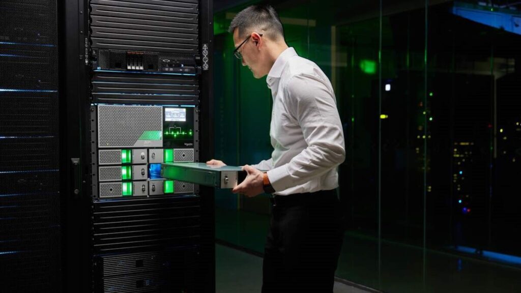 La transición hacia baterías de litio impulsa la sostenibilidad en centro de datos globales