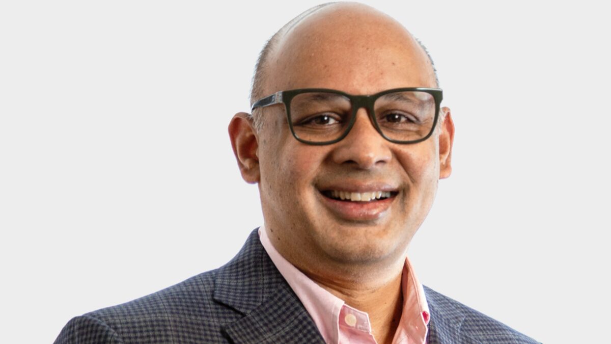 Anand Eswaran, CEO de Veeam. La primera solución para detectar IA, proteger la IA y corregir errores de la IA con precisión mediante datos profundos e inteligencia de riesgos de IA. Veeam está unificando la brecha entre la resiliencia de los datos, la seguridad de los datos y la gobernanza de la IA.