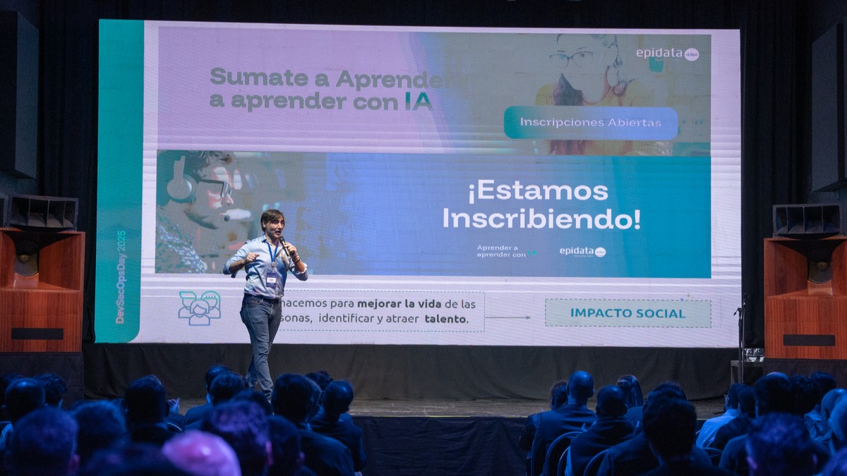 Adrián Anacleto, CEO y fundador de Epidata. La iniciativa de formación gratuita y masiva en Inteligencia Artificial, ha concluido con una alta participación; reafirmando el compromiso social de la compañía enfocado en la generación de oportunidades desde el conocimiento.