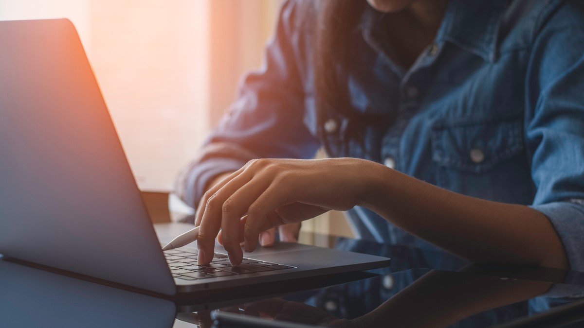 Con la nueva funcionalidad de Procesos Automáticos, la solución de ONVIO permite programar y ejecutar tareas de forma masiva en múltiples empresas, reduciendo significativamente la carga operativa de los profesionales contables.