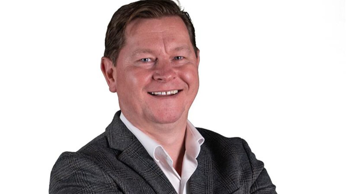 Carl Windsor, Chief Information Security Officer (CISO) en Fortinet, analiza las principales conclusiones del informe Las predicciones de los CISO para 2026 y profundiza en cómo la expansión acelerada de la inteligencia artificial, la presión regulatoria y el contexto geopolítico están redefiniendo el rol del CISO.