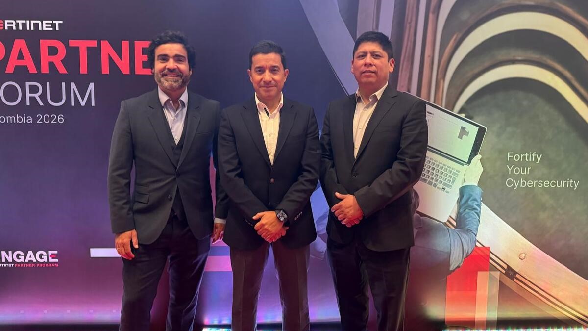 Referentes de Fortinet: Gonzalo García, vicepresidente de ventas de SoLA junto con Juan Carlos Puentes, Country Manager y Martín Hoz, vicepresidente de Ingeniería para América Latina y Canadá.