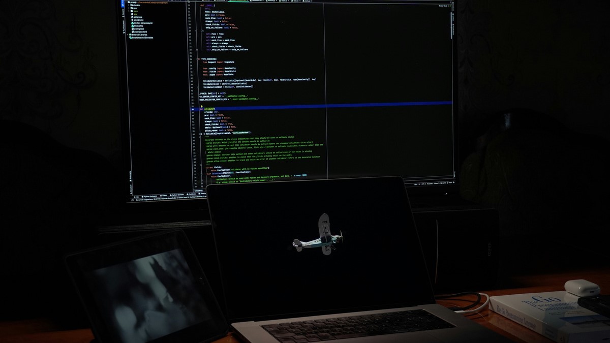 A medida que los servicios de IA se adoptan de forma masiva y se confía implícitamente en ellos, su tráfico de red se mezcla cada vez más con la actividad normal de las empresas, lo que amplía la superficie de ataque.