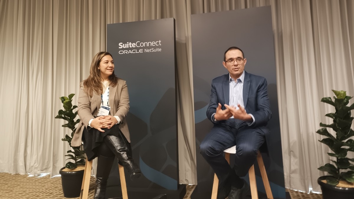 Catalina Vega, Directora de Ventas MCR Norte de Oracle Netsuite y Gustavo Moussalli, vicepresidente sénior para Latinoamérica de Oracle NetSuite.