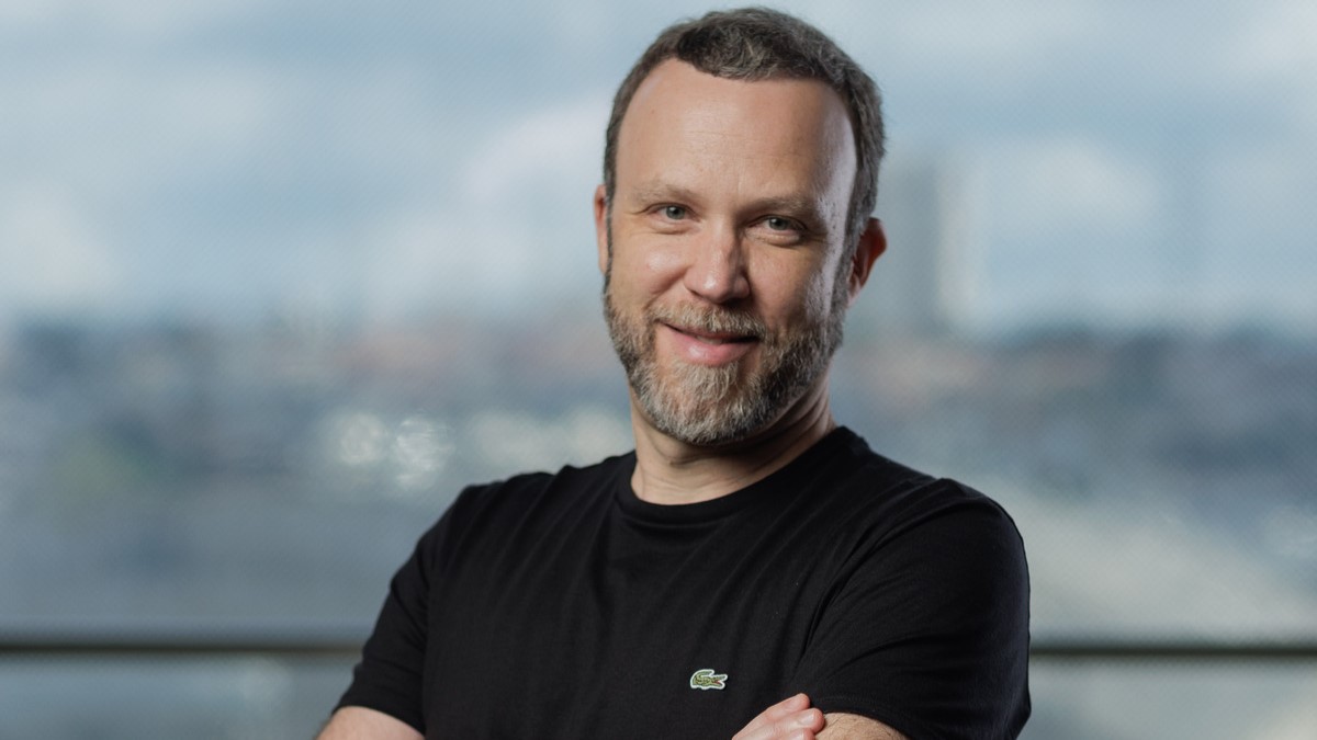 Dennis Herszkowicz, presidente de TOTVS. La finalización de la operación representa uno de los movimientos más relevantes del sector tecnológico en Brasil en los últimos años.