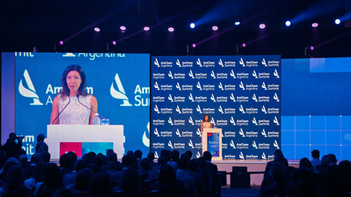 Mariana Schoua, presidenta de AmCham Argentina, encabezó la conferencia de apertura del evento.