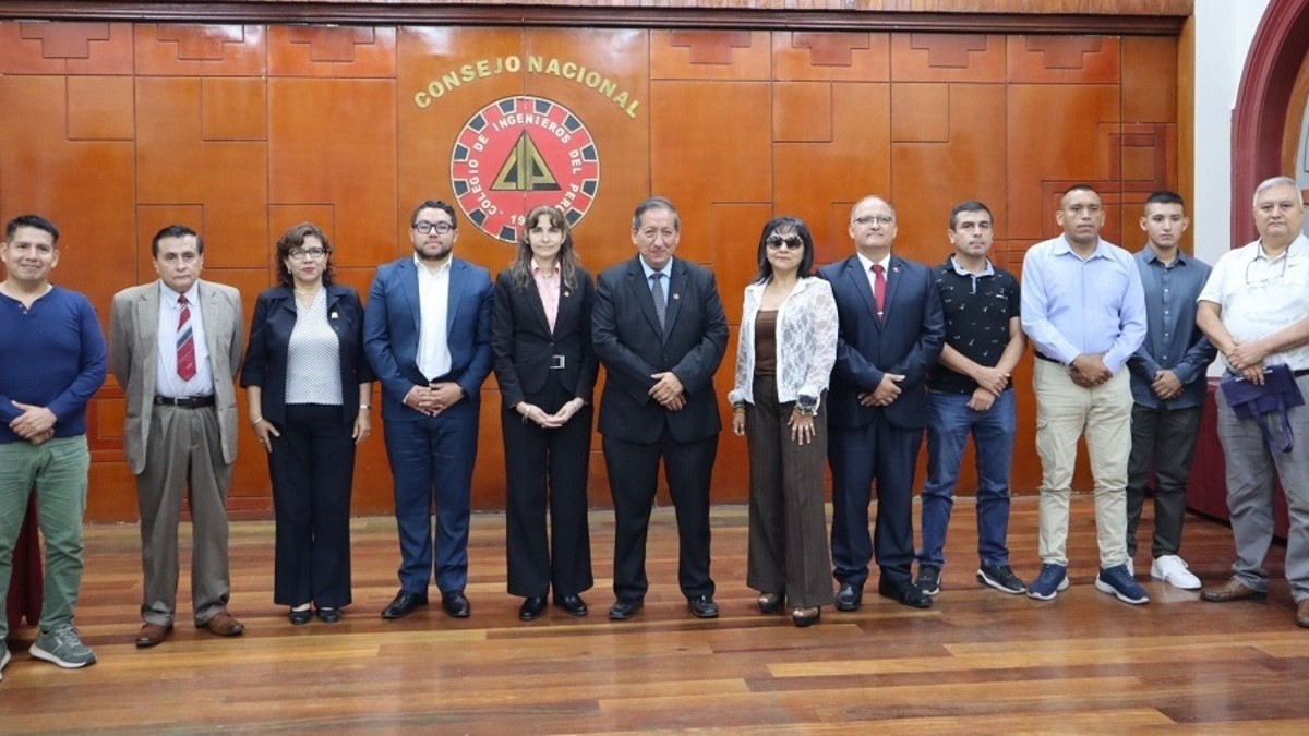 Inauguración del evento encabezada por Jaime Ruiz Béjar, Decano Nacional de la institución, Juan Francisco Madrid, presidente de la Comisión Nacional de Tecnologías de la Información y Comunicaciones (TICs) del CIP, Betty Párraga, coordinadora CNTIC en el CIP; Rocío Dextre, gerente general en GOALS, y Carlos Díaz, coordinador CTN en INACAL; entre otros.