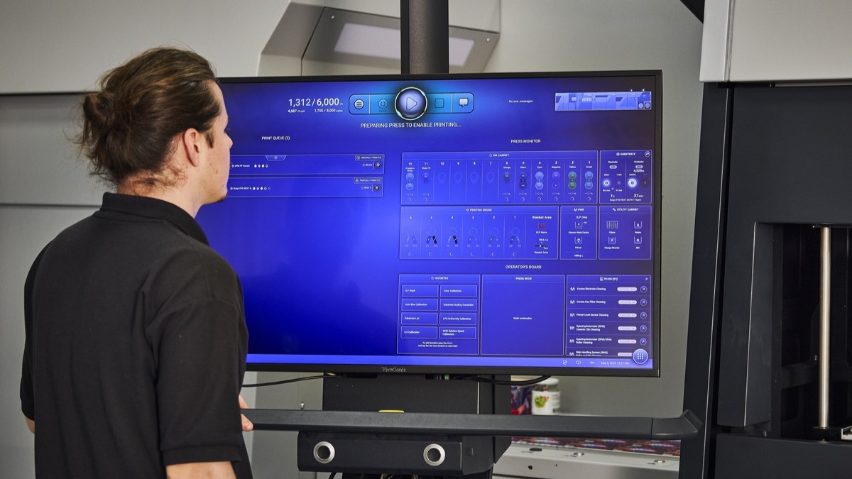 El acuerdo se basa en 25 años de colaboración e incluye el despliegue de 35 prensas de impresión digital HP Indigo 120K, impulsando una producción digital a escala industrial 