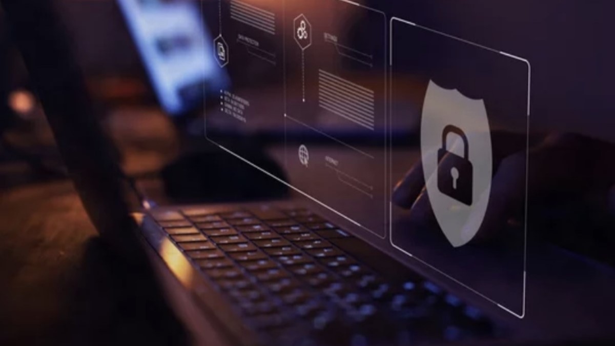 La Comisión Federal de Comunicaciones de Estados Unidos, FCC, de prohibir routers extranjeros en EE.UU., pone en el centro del debate una realidad global: los dispositivos de red son el vector de ataque menos monitoreado. Check Point Research advierte que Latinoamérica registró el mayor crecimiento de ciberataques del mundo en Q1 2025, con un alza del 108% interanual.