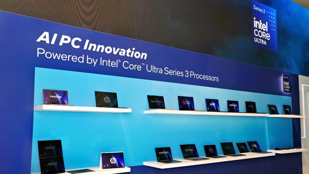 El portafolio comercial de Intel potenciará más de 125 diseños en los segmentos empresarial, educativo, gubernamental y de PyMEs, ofreciendo una escala, seguridad y capacidad de IA inigualables para el trabajo moderno.