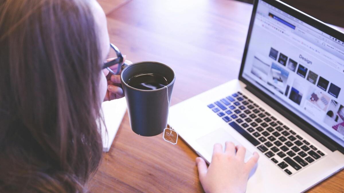 Kaspersky alerta que, aunque los usuarios han mejorado sus hábitos digitales, la inteligencia artificial está impulsando fraudes más creíbles y difíciles de detectar.