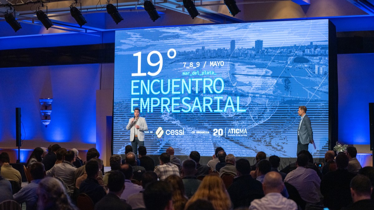Durante tres jornadas, referentes tecnológicos de todo el país debatieron los desafíos de la inteligencia artificial, el talento y la transformación de los modelos de negocio de la industria, en un contexto de crecimiento récord de exportaciones y empleo.
