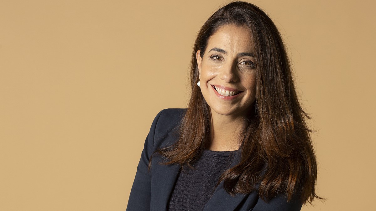 Adriana Aroulho, presidenta de SAP América Latina y el Caribe que plantea que el verdadero desafío de la Inteligencia Artificial no está en implementar tecnología, sino en contar con liderazgos capaces de integrarla con estrategia, gobernanza y visión de negocio.