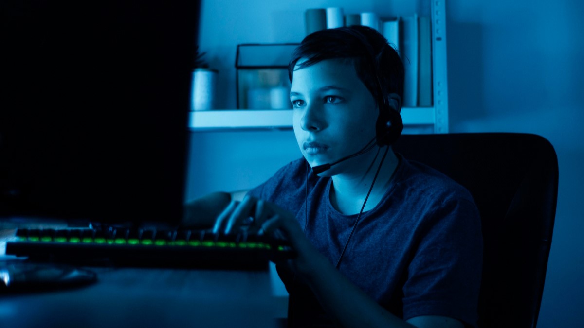 ESET aconseja no restringir por completo los videojuegos, sino ayudar a los menores a desarrollar hábitos seguros, confianza y a identificar e integrarse en comunidades de videojuegos positivas.