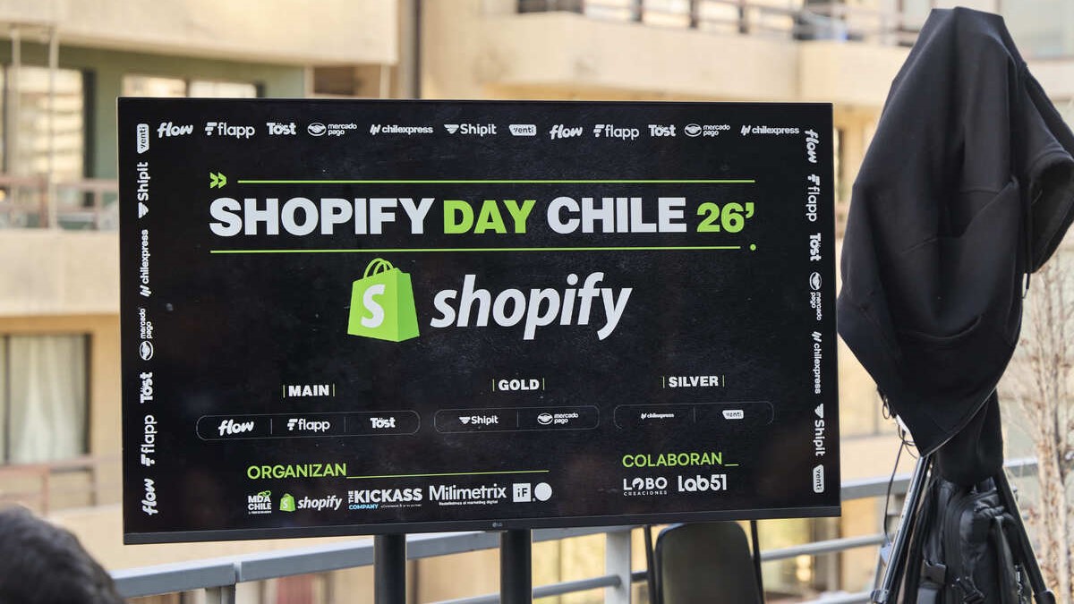 Shopify, la Cámara de Comercio de Santiago y líderes del ecosistema digital debatieron cómo la inteligencia artificial está comenzando a transformar la experiencia de compra, la productividad y el futuro del comercio electrónico en Chile.
