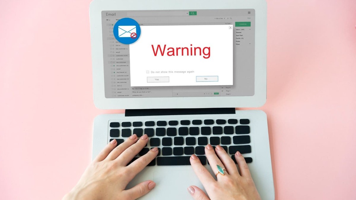 El ataque, atribuido al grupo APT ToddyCat, aprovecha sesiones activas en navegadores basados en Chromium para solicitar permisos sobre correos, almacenamiento en la nube y contactos empresariales.
