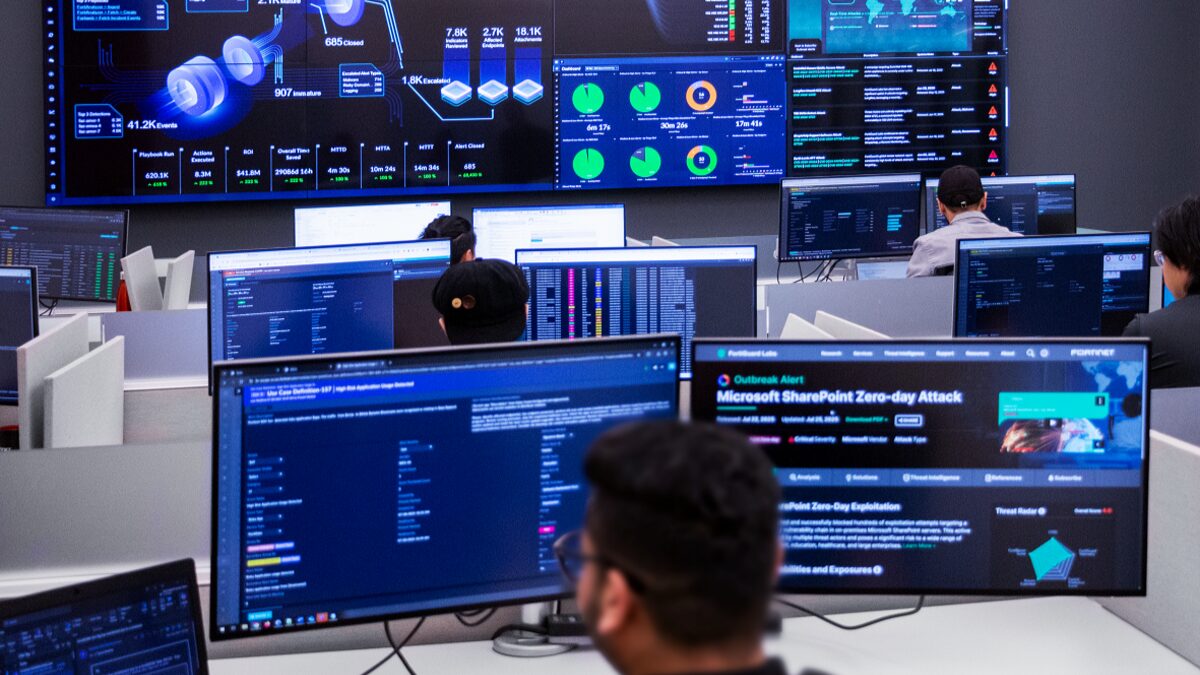 La nueva plataforma en la nube unifica seis funciones clave de operaciones de seguridad en una sola experiencia nativa de IA, diseñada para simplificar y escalar el SOC moderno.