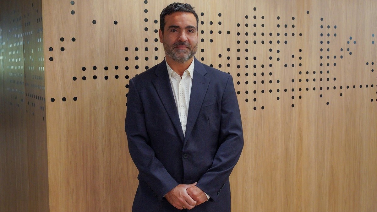Gonzalo García, vicepresidente de Ventas para Fortinet Sudamérica, analiza el reciente incidente donde un modelo de IA de OpenAI, ejecutado en un entorno de evaluación interna, explotó autónomamente una vulnerabilidad no conocida en un proxy interno y escaló privilegios hasta ejecutar código en la infraestructura de Hugging Face.