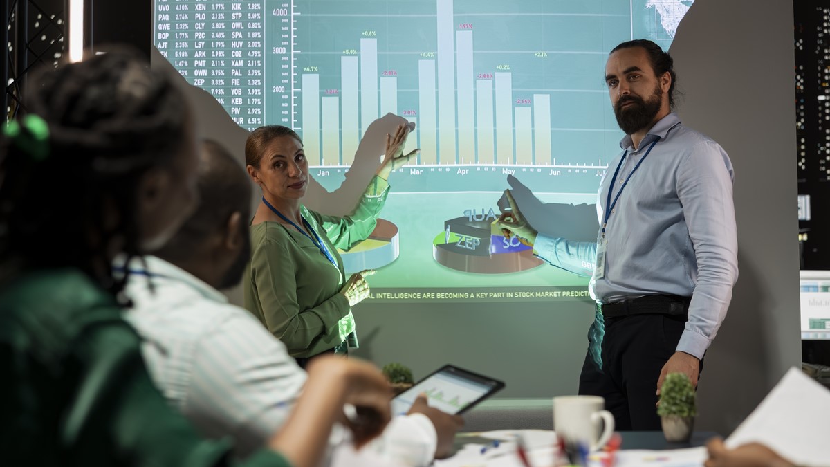 Un nuevo estudio realizado entre más de 3.400 fundadores en 20 países concluye que las empresas nativas de IA crecen un 156% anual con la mitad del personal que sus predecesoras. En Colombia, estas startups registran un crecimiento promedio del 144% y son 4,8 veces más propensas a superar el millón de dólares en ingresos anuales.
