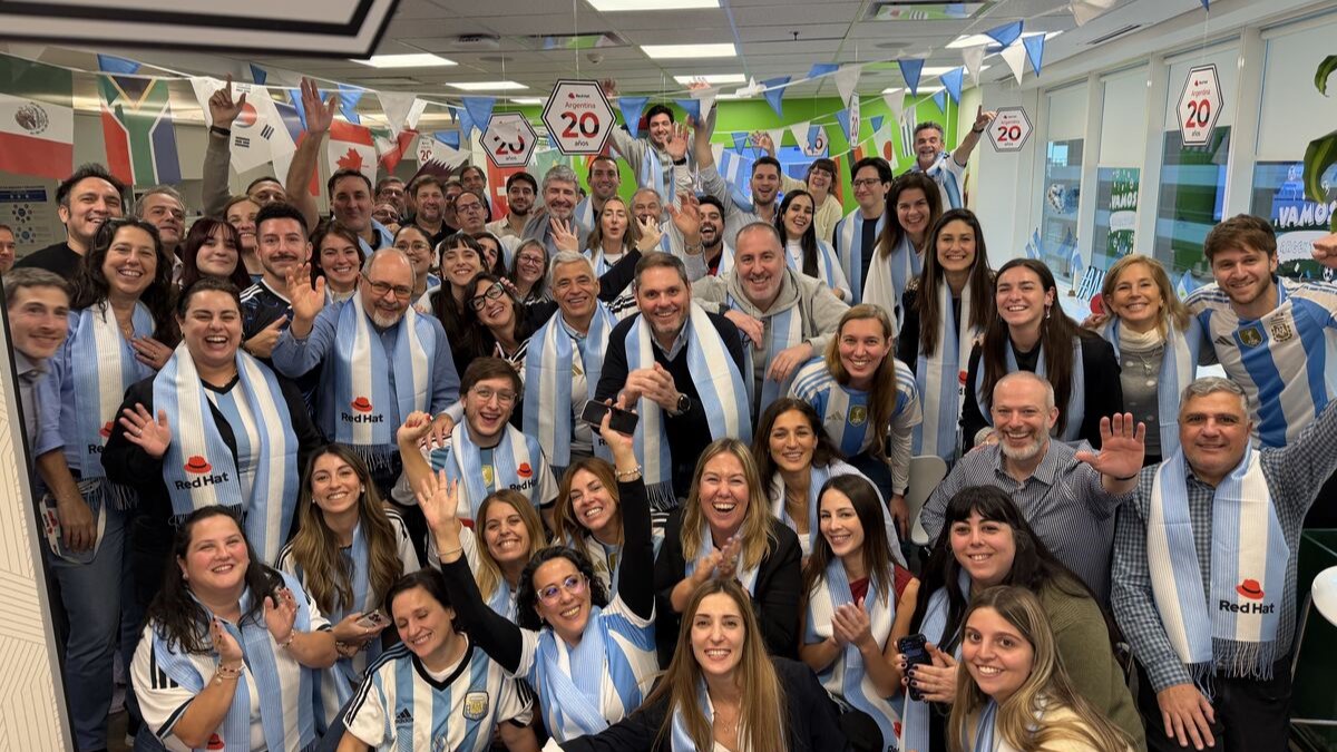 La compañía líder global en soluciones empresariales de código abierto celebra dos décadas de presencia directa en el país, consolidando en Buenos Aires uno de sus principales hub regionales y mirando hacia el futuro de la IA abierta.