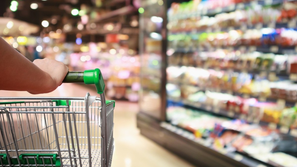 Una cadena de supermercados con cerca de 70 tiendas en Chile logró reducir sus tiempos de respuesta ante incidentes de más de 10 minutos a menos de uno, mientras utiliza información de sus sistemas de seguridad para optimizar operaciones y apoyar la gestión comercial.
