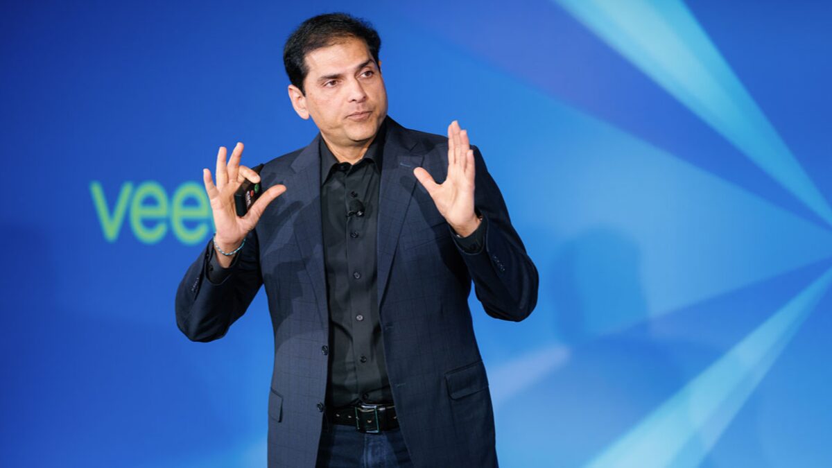 Rehan Jalil, presidente de Productos y Tecnología de Veeam. Avanzada confianza en datos e IA, con una mayor variedad de plataformas, detección de amenazas previo a la restauración y protección más profunda para aplicaciones empresariales, para ayudar a las organizaciones a recuperarse de datos confiables en entornos híbridos.