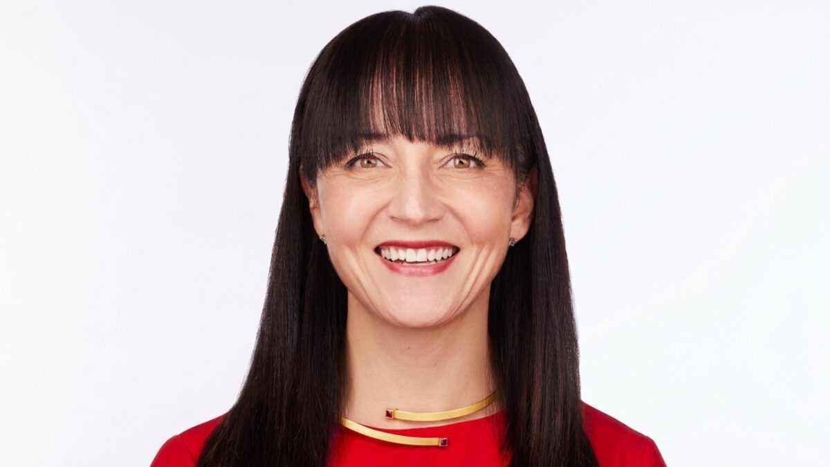 Mika Yamamoto, experimentada líder empresarial, dirigirá el marketing global y liderará el marco de IA que hace que cada interacción con el cliente sea más relevante y efectiva.
