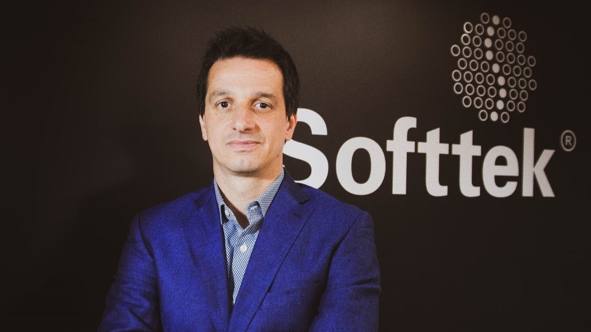 La Inteligencia Artificial cambió el lugar que ocupa la tecnología dentro de las empresas. Según un reciente informe de Softtek, los CIO enfrentan una presión creciente por demostrar el impacto económico de cada inversión y comparten cada vez más las decisiones estratégicas con CEOs y CFOs. En Argentina, donde la eficiencia y la innovación son determinantes para competir, este rol adquiere una relevancia inédita.